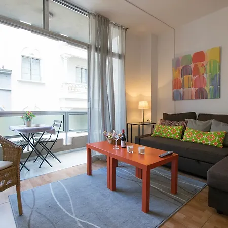 Modern In City Center Apartment *