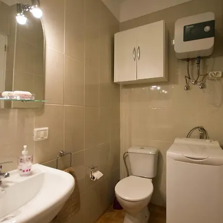Modern In City Center Apartment *